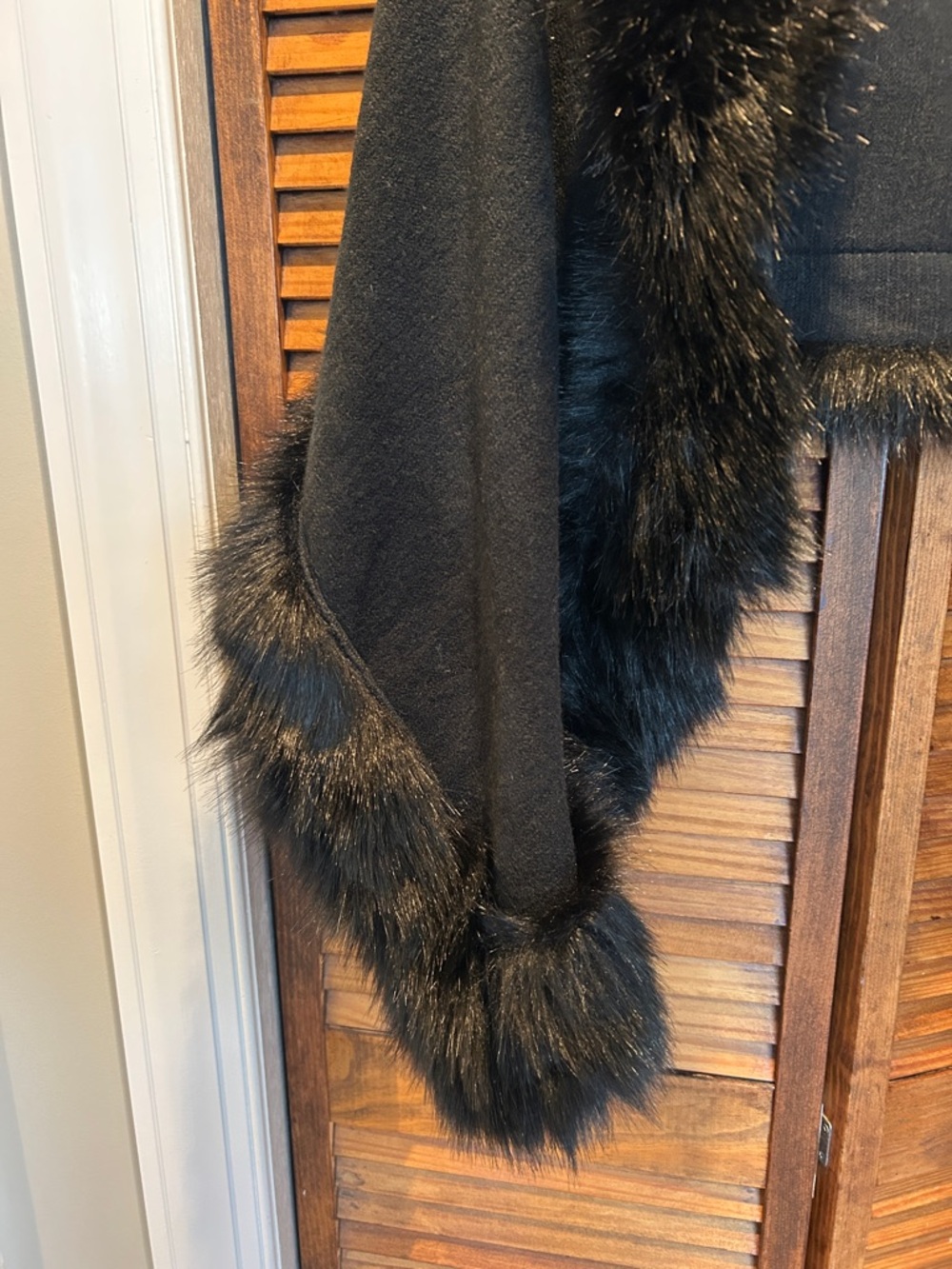Black Faux Fur Trim Poncho Shrug Shawl - Picture 3 of 7